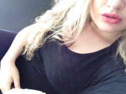 blondesquats:  got some new lipstick