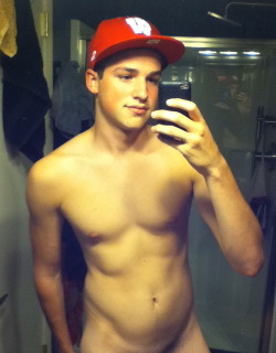 straightalphamen:  This hot little stud has been submitting me