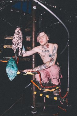 iamthegreatlilpeep:  He loved to preform in front of his fans