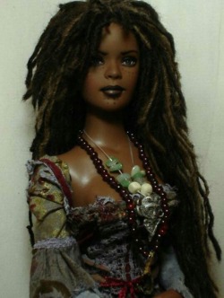thistigerlily:  LOOK AT THIS it’s a Rastafarian Barbie 