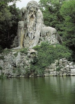 stunningpicture:  The Appennine Colossus, just north of Florence,