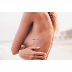 tatuajespequenos:  Pequeño tatuaje que dice “Go Live” en