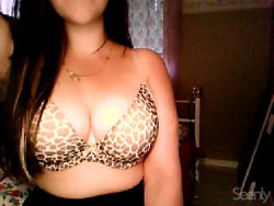 Gorgeous girl, beautiful bra. another-chubby-girl:  Submissions