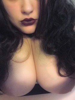 bbwcharlierebel:  Reblog this if you’d fuck my tits while I