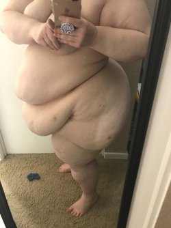 ssbbwsandgapes:  My ssbbw slut with a great belly and ass! She