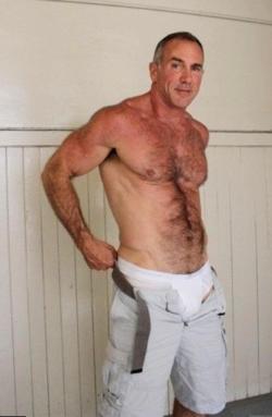 daddyhuntapp:  Is this Daddy getting dressed or undressed?Find