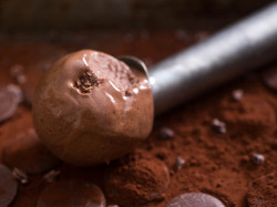 foodffs:  The Darkest Dark Chocolate Ice CreamReally nice recipes.