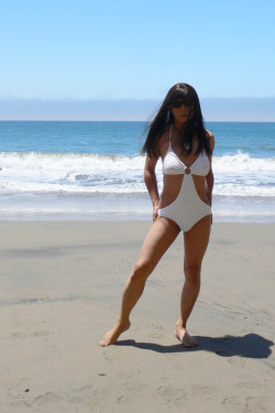 limpdicksissyfaggotvenice:  Exposing myself at the beach in California