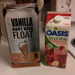 An unbeatable combo on a hot day #rootbeer #float #juice #smoothie