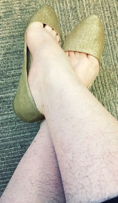 ketraptor:  Quick photo of my legs at work! :)