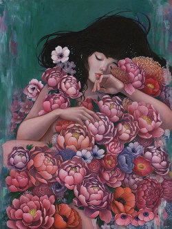 mymodernmet:Powerful and Ethereal Paintings Cloak Women in Blooming