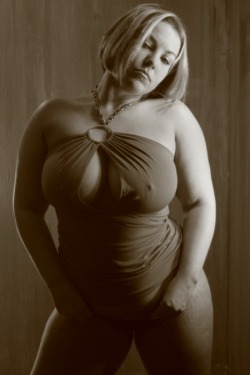 missbbwblog:Reblog if you love chubby girls Like she was built