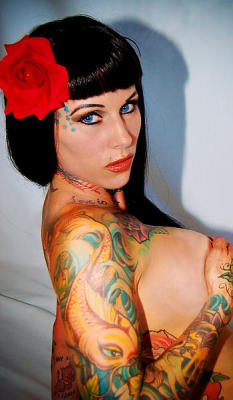 #TattooGirls #TattooLife #LaPrimeraLives @razorpunker ….