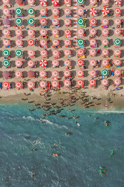 photojojo:  If you’ve been to a popular beach this summer,