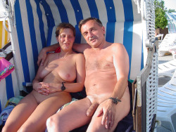 mixedgendernudity:  Nice place to relax at the nude beach! 