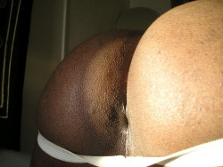 man4mancoitus:  Thas some pretty hole. Phat cheeks and the hole