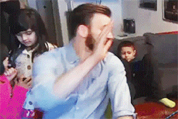 beardedchrisevans:  Chris Evans surprises a young fan battling
