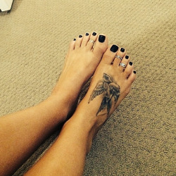 footer:  Beautiful feet of @lexkosh follow her! Her feet are