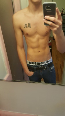 just-another-gay-teen:  Love his body and nice waistband