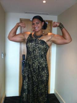 anndees-amazons:  Valerie Adams shows proudly her biceps  Beautiful