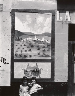 kafkasapartment:  Pulquería, Mexico City, 1926. Edward Weston.