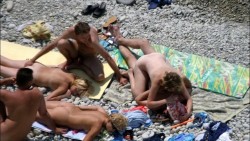 thoughtsofmen:  My kind of beach party.