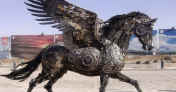 littlelimpstiff14u2:  Stunning Animal Sculptures Made From Scrap