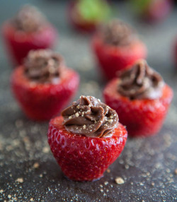 wehavethemunchies:  Strawberry Chocolate Cheesecake Bites 