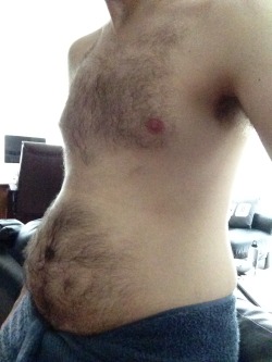 redsfuzzybelly:  Tummy Tuesday out of the shower   Lovely xx