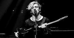 rossdels:  Favorite Pictures of Ross Lynch (26-27/30)