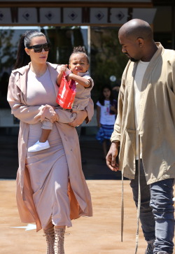 kvnyewxst:    Follow this blog for more Kanye West photos.  