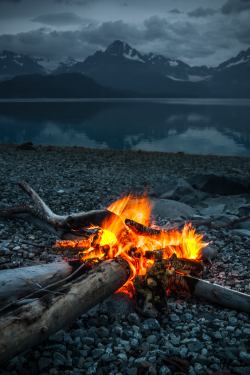 moon-sylph:  expressions-of-nature:  Campfire on Glacier Bay