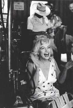 perfectlymarilynmonroe:  Marilyn on the set of The Misfits, 1960.