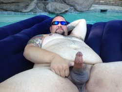 mafiacubb:  Afternoon in the pool!  His balls are just black