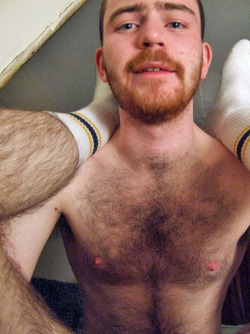 Hairy-legged boy giving it up for his man…