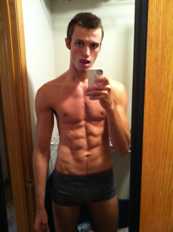 supermanindisguise:  Topless Thursday. Post workout at the gym.