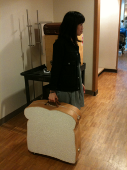 theclearlydope:  Clearly Dope Sandwich Suitcase: If I had this