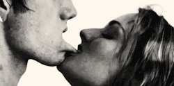  Beijo sem mordida, não é beijo. 