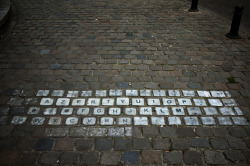 archiemcphee:  Timo Arnall found this awesome street keyboard