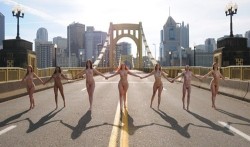 nudeforjoy:  Nude women are taking over the city. Let’s celebrate!