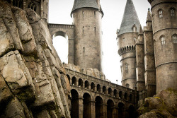 hogwarts castle in orlandooo~  omfg been there, best fucking