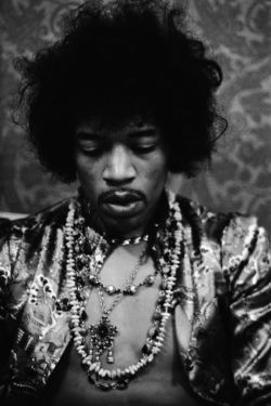 bigbigheavy:  Jimi Hendrix  