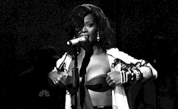 juicy-gurlz:  Rihanna Fenty 
