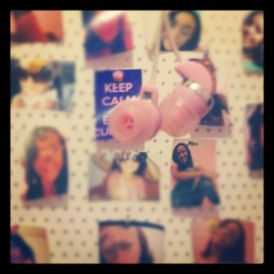 #music #wallphotos #earphone #pink #instagram  (Publicado com