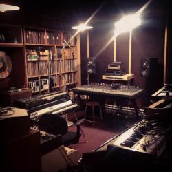 loveslut:  the corner of one of my recording studios  niiiiice