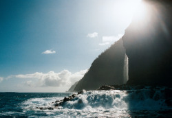 verticallyimpaired:  MAJ_Nā Pali Coast Waterfall * (by Majtek862)