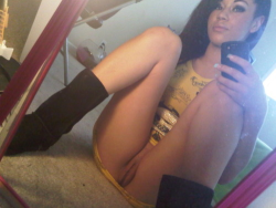 smashtheflash:  Another Selfshot Babe submission, sent in to