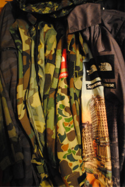 trillbvsed:  Northface x Supreme. MUST HAVE. 