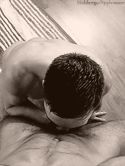masculinked:  Love when a guy is checkin to see what things get