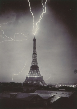 mpdrolet:  The Eiffel tower struck by lightning, 1902 Gabriel